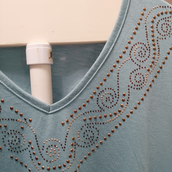 Trilliogy Embellished Tunic Top size 2x - Picture 3 of 9